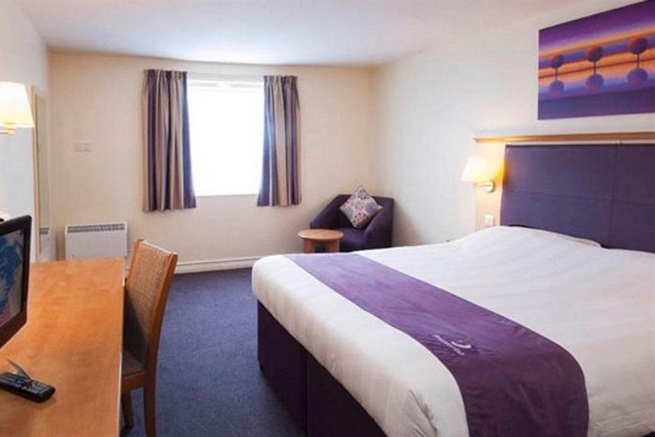 Premier Inn Tewkesbury Exterior photo